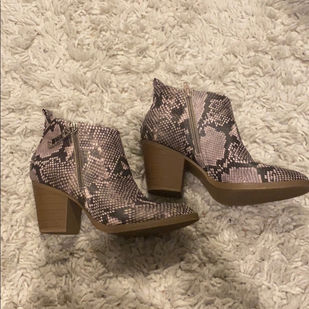 Heeled booties